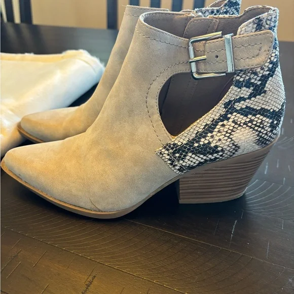 Women's Tan Ankle Boots - Picture 1 of 7
